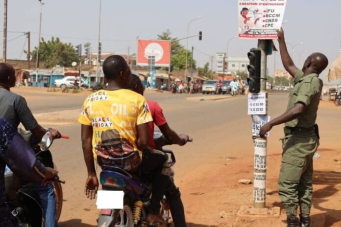 Bénin gouvernement répression affichages publicitaires