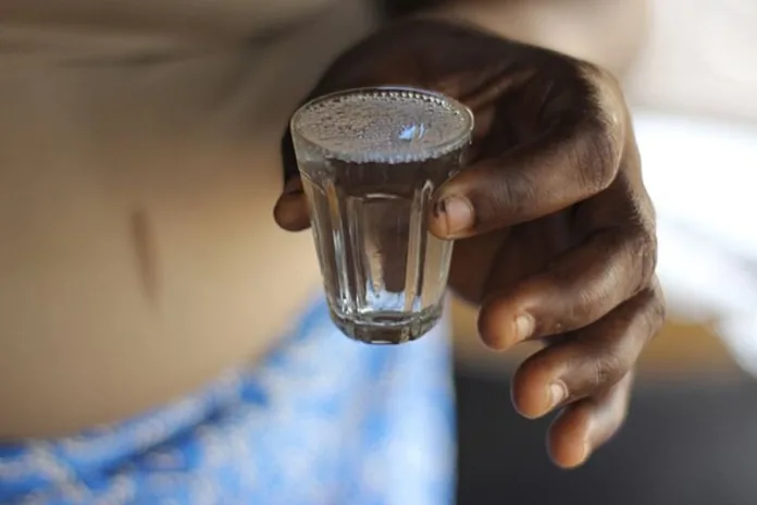 Sodabi alcool traditionnel jeunes N'Djaména