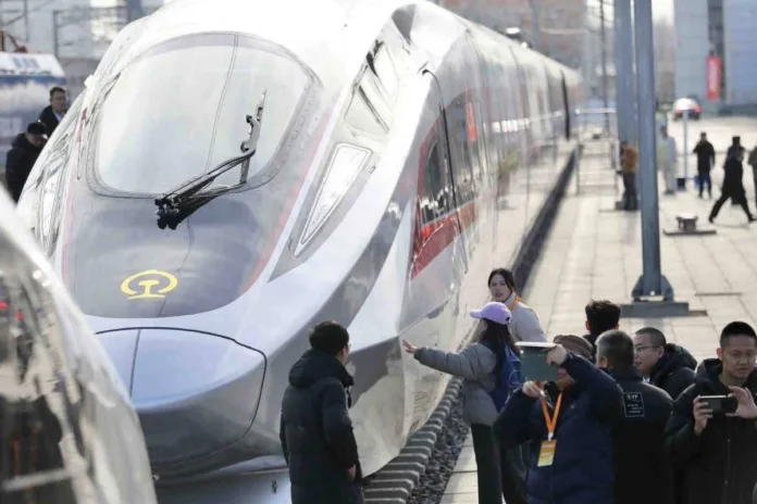 La Chine inaugure le CR450, un train à grande vitesse révolutionnaire