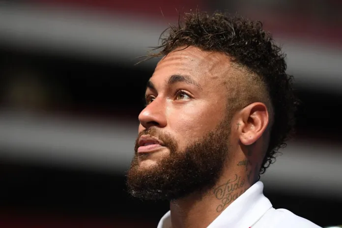 Qui est le vrai roi ? Neymar fait une annonce inattendue